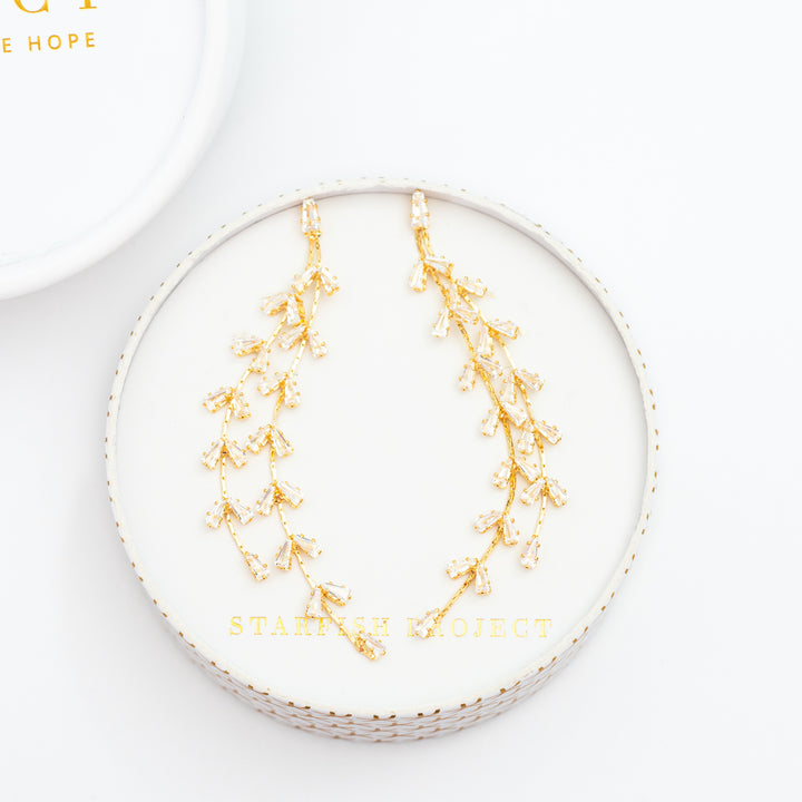 Gold earrings for a wedding, dangling gold earrings, earrings for a bride, fashion jewelry, jewelry presents