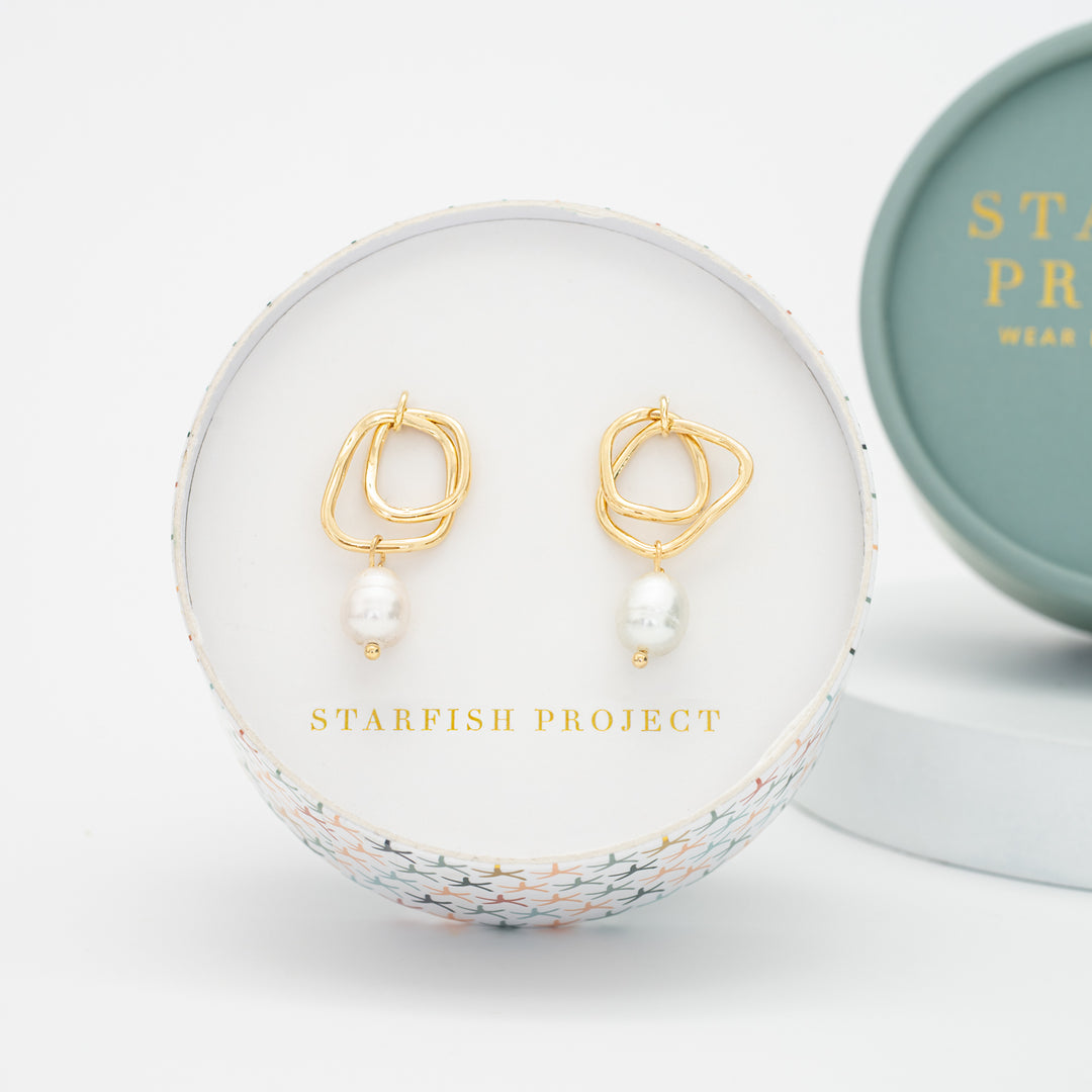 Everlasting Pearl Earrings in Gold