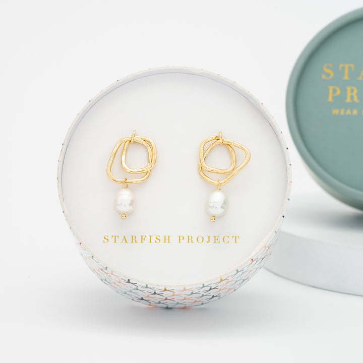 Everlasting Pearl Earrings in Gold