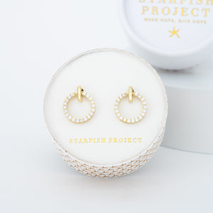 Jewelry box of 14k gold hoops, gift packaging, best gifts, jewelry stores, high quality gold hoops