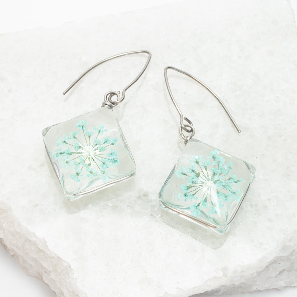 A pair of silver floral earrings, dry flower pendant earrings, dangling earrings, women's jewelry business, silver earrings for women