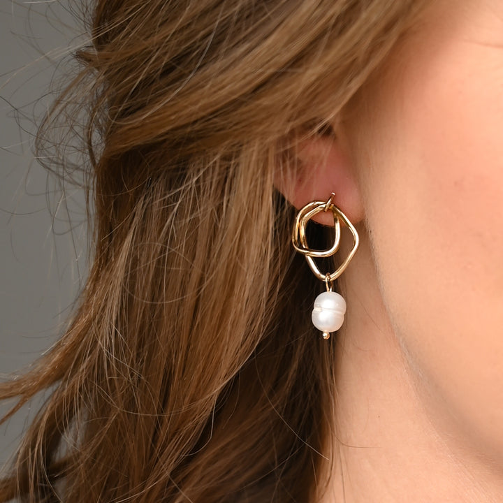 Everlasting Pearl Earrings in Gold