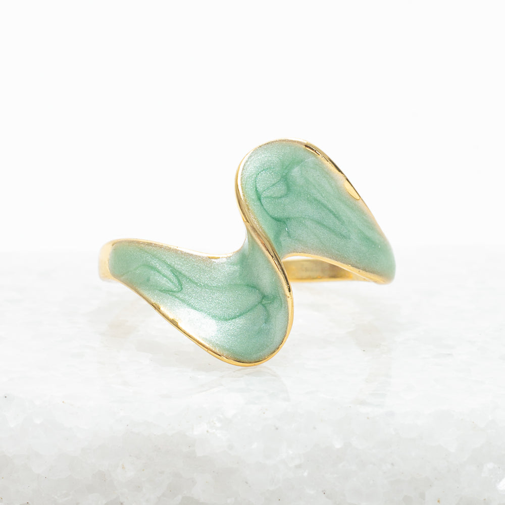 Green ring for women, gold rimmed ring, high quality rings, fashion jewelry, websites like Pandora, thoughtful christmas gifts