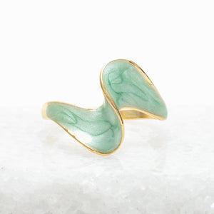 Green ring for women, gold rimmed ring, high quality rings, fashion jewelry, websites like Pandora, thoughtful christmas gifts